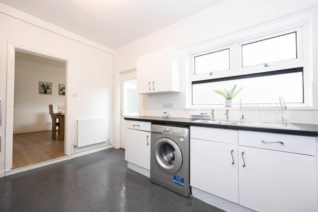 Bright & Modern 3 Bedroom Old Trafford Home Manchester Exterior foto